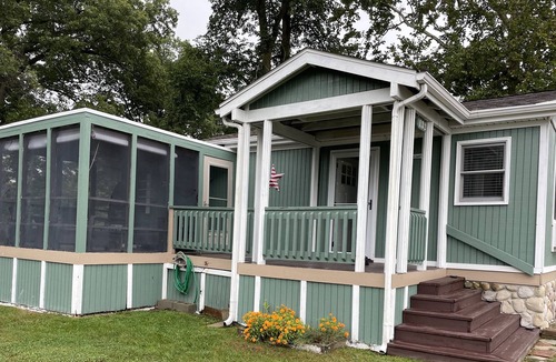 Brimfield Cottage | Beautiful 2 bedroom cottage, 75ft of waterfront