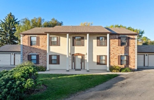 Minot Condo | Beautiful 2-bedroom condo w/garage, in charming SW Minot with WiFi, AC,.