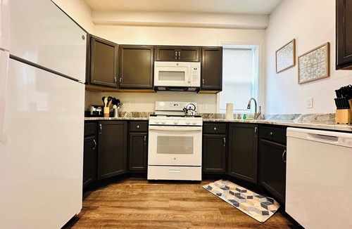 Pittsburgh Apartment | Beautiful 2 Bedroom Apartment - Easy City Access