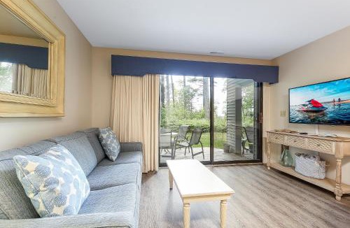 Acme House | Beautiful 2 Bedroom Lakeside Condo at The Shores 5677