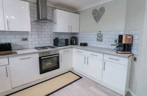 Shiremoor House | Beautiful 3-Bed Family Home, Metro & Motorway Links