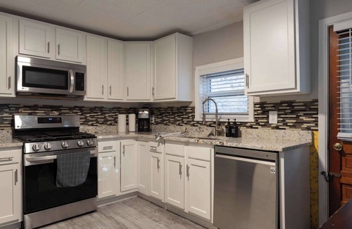 Central Northside Apartment | Beautiful 3-Bed w/Parking Near AGH & Stadiums