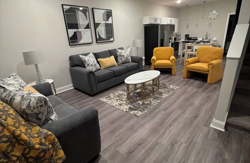 Clarksville Apartment | Beautiful 3-bedroom apartment with AC in charming Clarksville