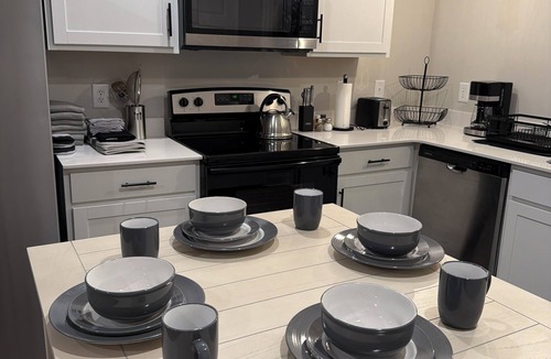 Clarksville Apartment | Beautiful 3-bedroom apartment with AC in charming Clarksville