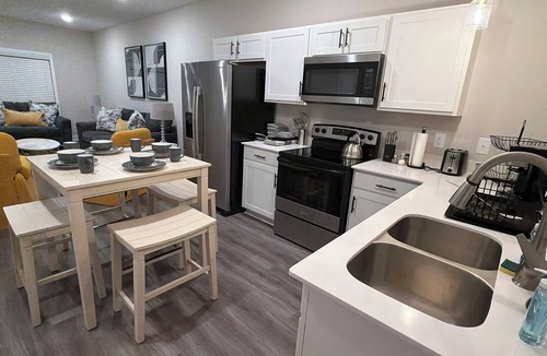 Clarksville Apartment | Beautiful 3-bedroom apartment with AC in charming Clarksville