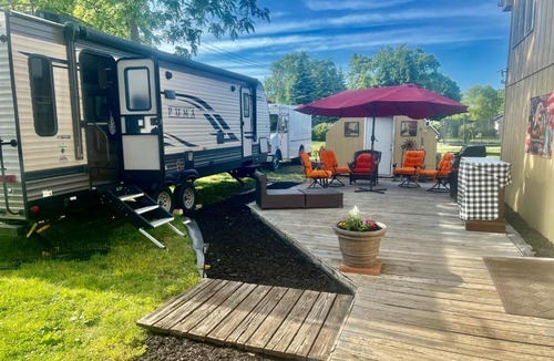 Forestview Apartment | Beautiful 32' RV located in south Chicago suburb