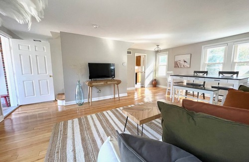 Brunswick House | Beautiful 3BR Home with Office in Town of Brunswick with King beds