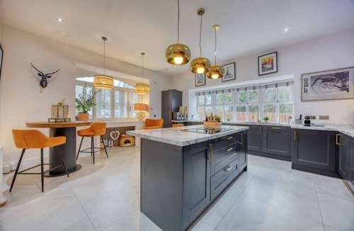 Glasgow House | Beautiful 4 Bed Sandstone Farmhouse