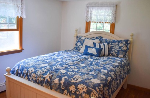 Yarmouth Port House | Beautiful 4 bedroom, 1.5 bath home sleeping 8- in Yarmouth Port