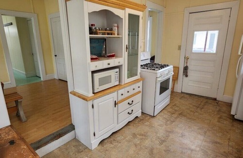 Hampton House | Beautiful 4 bedroom, 1.5 bath Beach Cottage with Central AC