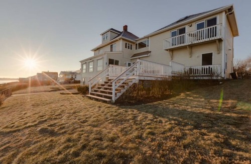 Plymouth House | Beautiful 5 BR 3 Bath Ocean Front with Private Beach!