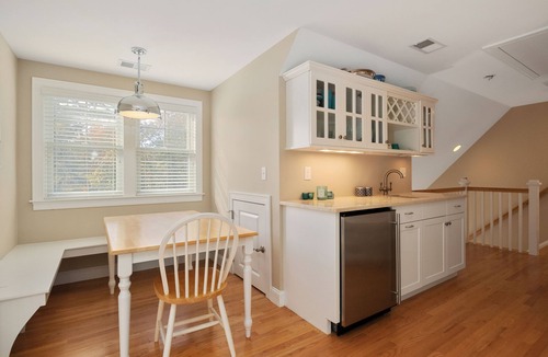 West Chatham House | Beautiful and Spacious, 3BR/3 BR with bonus room - walk to the beach!