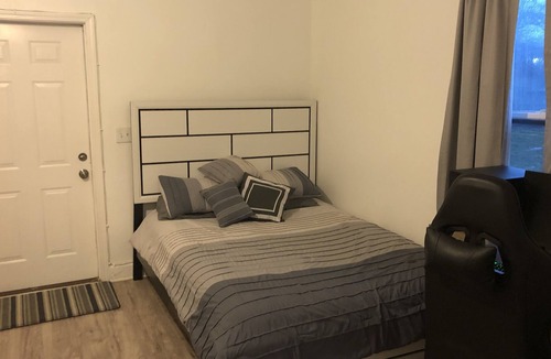 South Broadway Apartment | Beautiful Apartment w/laundry 10 minutes from downtown Cleveland!