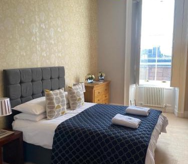 Murrayfield Apartment | Beautiful & bright 2 bed flat Murrayfield