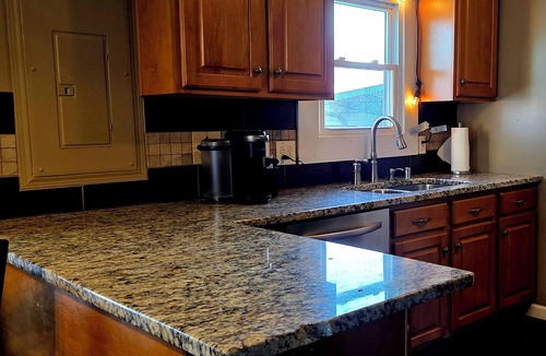 Bowling Green House | Beautiful Bungalow in the Heart of BG. By WKU Campus. Close to Mammoth Cave.