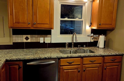 Bowling Green House | Beautiful Bungalow in the Heart of BG. By WKU Campus. Close to Mammoth Cave.