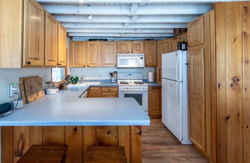 Merrifield House | Beautiful Cabin on Horseshoe Lake