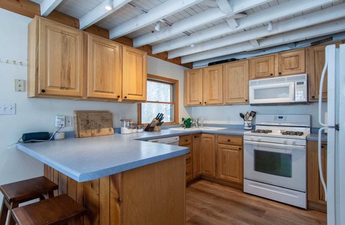 Merrifield House | Beautiful Cabin on Horseshoe Lake