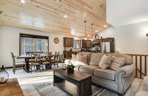 Arkdale House | Beautiful cabin with fast WiFi, firepit, pergola, W/D, & central AC