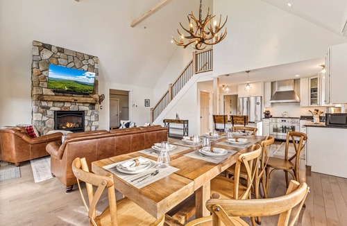 Bethel House | Beautiful Chalet w/Mtn Views Hot Tub Sleeps 12