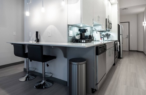 Central Business District Condo | Beautiful Condo - Heart of Business District 603