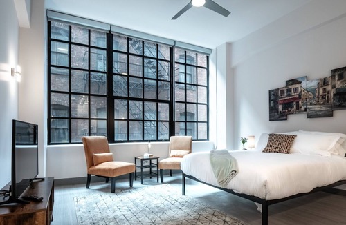 Central Business District Condo | Beautiful Condo - Heart of Business District 603