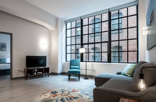 Central Business District Condo | Beautiful Condo - Heart of Business District 602