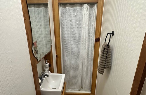 Huron Cottage | Beautiful Cottage in the Shadow of Cedar Point