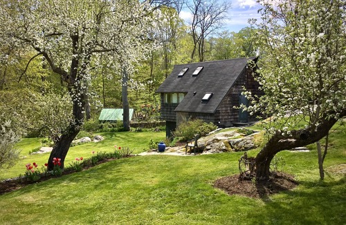 Rockport Cottage | Beautiful cottage on lovingly landscaped property just 2 min walk to the ocean!