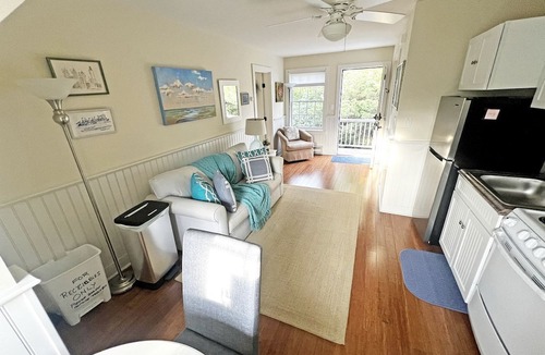 Jamestown Cabin | Beautiful Cozy Cabin in Saunderstown, Rhode Island