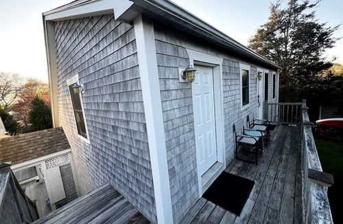 Jamestown Cabin | Beautiful Cozy Cabin in Saunderstown, Rhode Island
