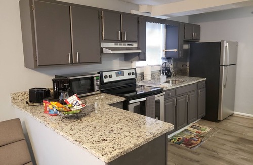 Lynn House | Beautiful Cozy Hill top 1BR near Boston & Salem