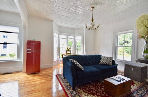 Brunswick Apartment | Beautiful Delightful 3BR Downtown Brunswick All King Beds