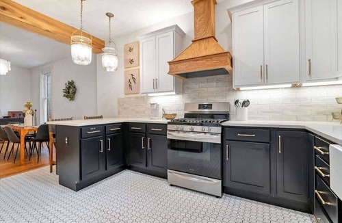 St. Charles Historic District House | BEAUTIFUL Historic 3 Bedroom Upscale Guesthouse!