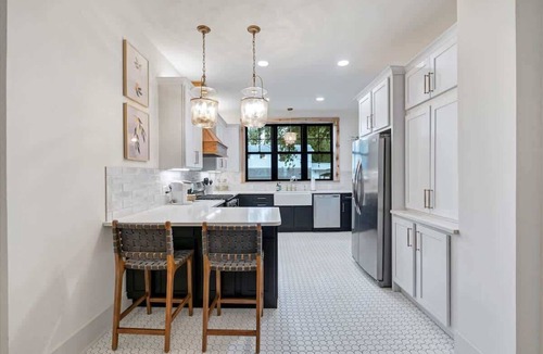 St. Charles Historic District House | BEAUTIFUL Historic 3 Bedroom Upscale Guesthouse!