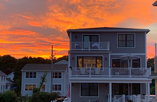 York Beach House | Beautiful home on long sands beach .