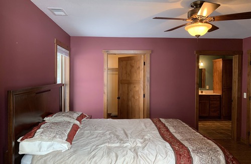 Longville House | Beautiful home on the shores of Little Boy Lake