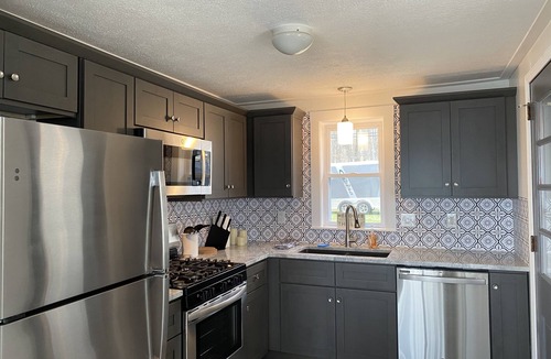 Higgins Lake Cottage | BEAUTIFUL LAKE FRONT NEWLY RENOVATED COTTAGE 2021