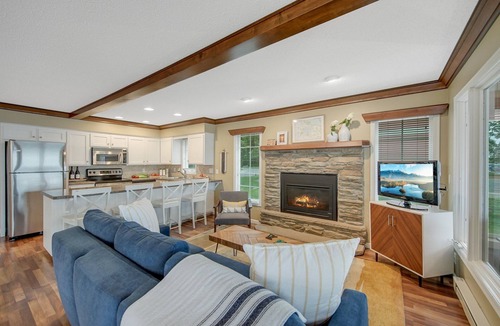 Annandale House | Beautiful Lake Home < 1 hour from the Twin Cities