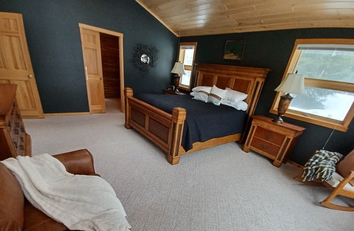 Ely Cabin | Beautiful Lakeside Lodge w/Bar in Ely