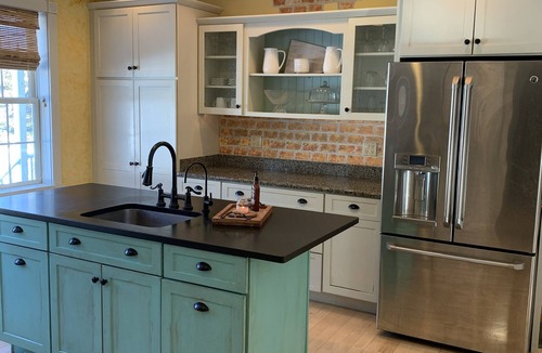Marshfield House | Beautiful open lodge type house in Quiet wooded area.