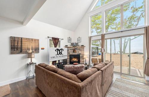 Arcadia House | Beautiful Overlooking Shoreline 3BDR Chalet ➠18396