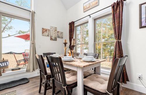 Arcadia House | Beautiful Overlooking Shoreline 3BDR Chalet ➠18396