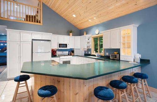 Petoskey House | Beautiful Pickerel Lake Home! Friday to Friday in the summer!