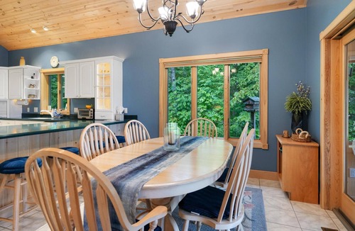 Petoskey House | Beautiful Pickerel Lake Home! Friday to Friday in the summer!