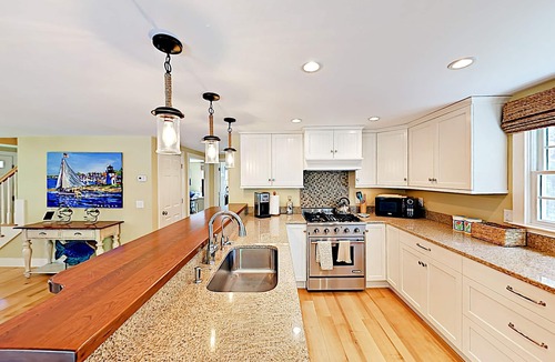 Northwest Harwich House | Beautiful remodel near Harwich Port - walk to Long Pond & Rail Trail