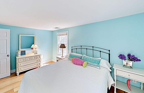 Northwest Harwich House | Beautiful remodel near Harwich Port - walk to Long Pond & Rail Trail