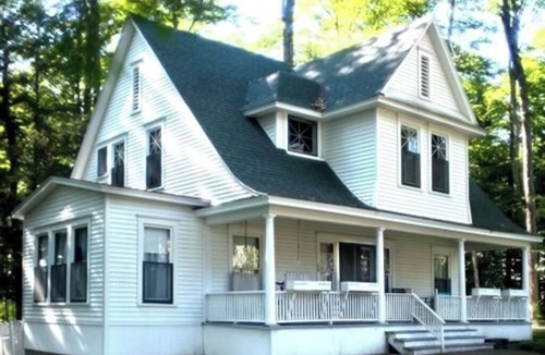 Roaring Brook Cottage | Beautiful Roaring Brook Cottage in Harbor Springs with beach access