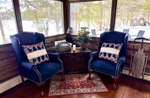 Duluth Cabin | Beautiful Secluded Lake Front Retreat | 100 yr old Log Lodge | Dog-Kid Friendly
