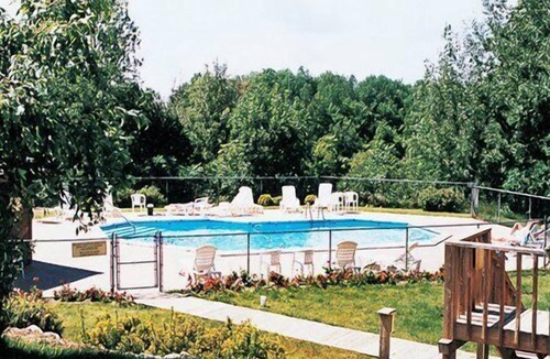 Bellaire Apartment | Beautiful studio unit at resort, sleeps 4